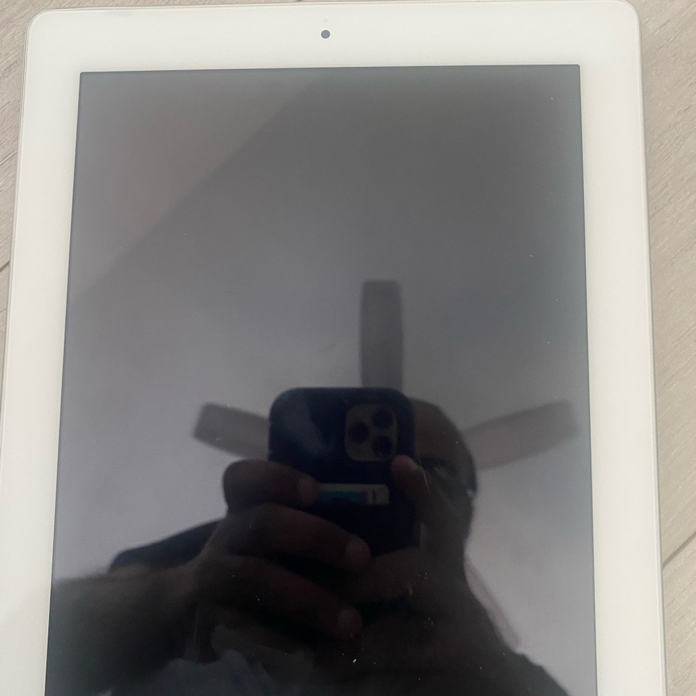 iPad 3rd generation, 32GB, wi-fi, white need gone asap